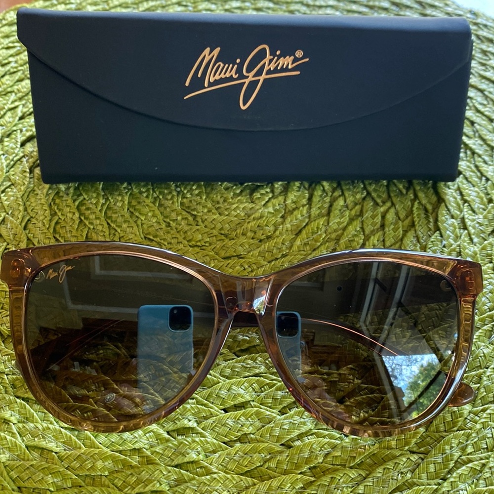 Brand new never used Maui Jim ladies sunglasses. New with the box and case!